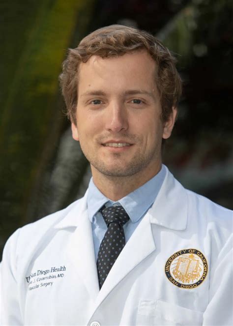 Dr. Antonio Javier Covarrubias .